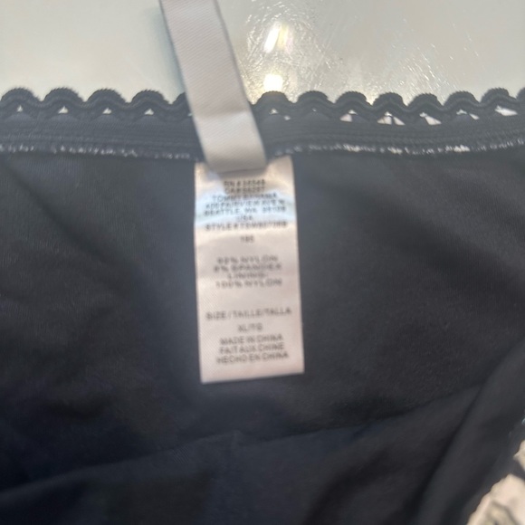 Tommy Bahama tankini size lodge, top size extra large bottom - Picture 5 of 10